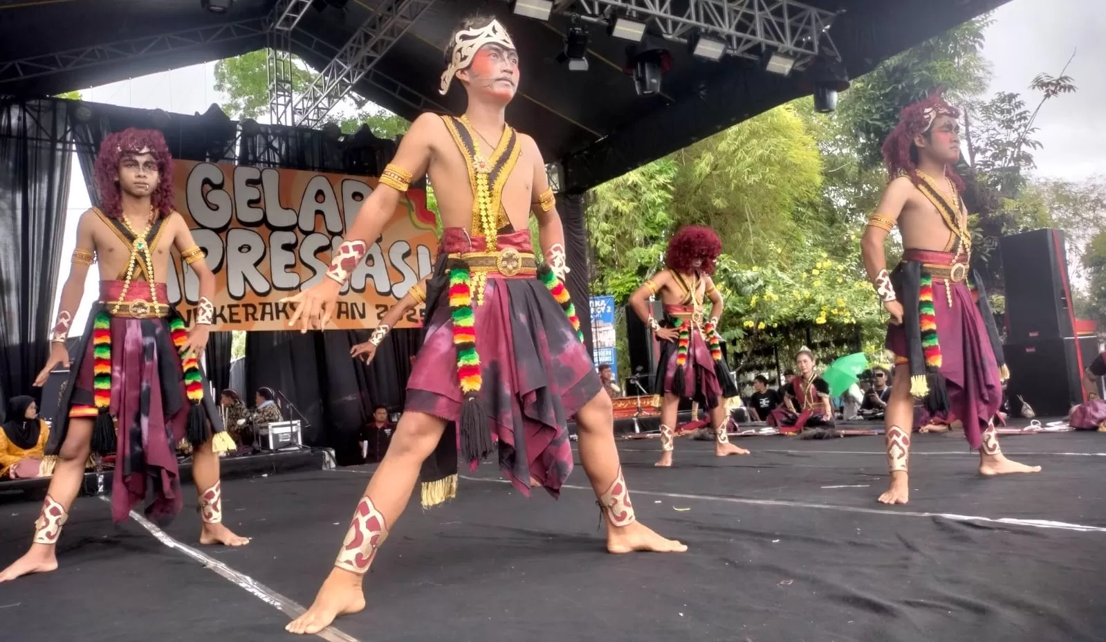 Gelar Apresiasi Seni DPRD Purworejo 2025 berlangsung meriah di depan gedung DPRD Purworejo. (Hendri Utomo)