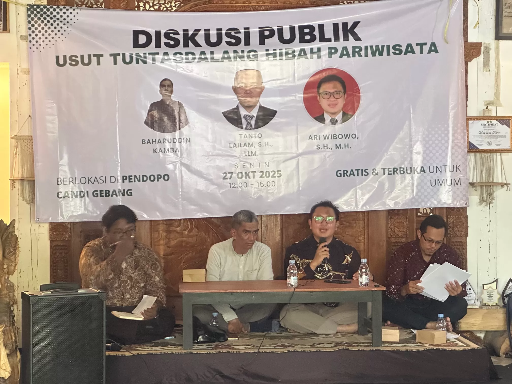 Suasana diskusi publik kasus hibah pariwisata (Harminanto) 