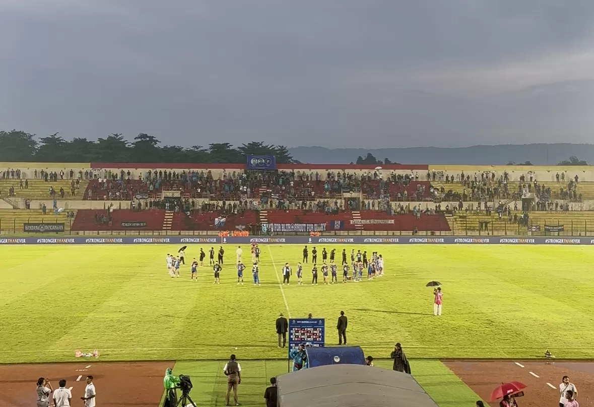 Suasana SSA usai PSIM kalahkan Persik 2-1. Penerangan menjadi catatan dari Van Gastel (Harminanto)