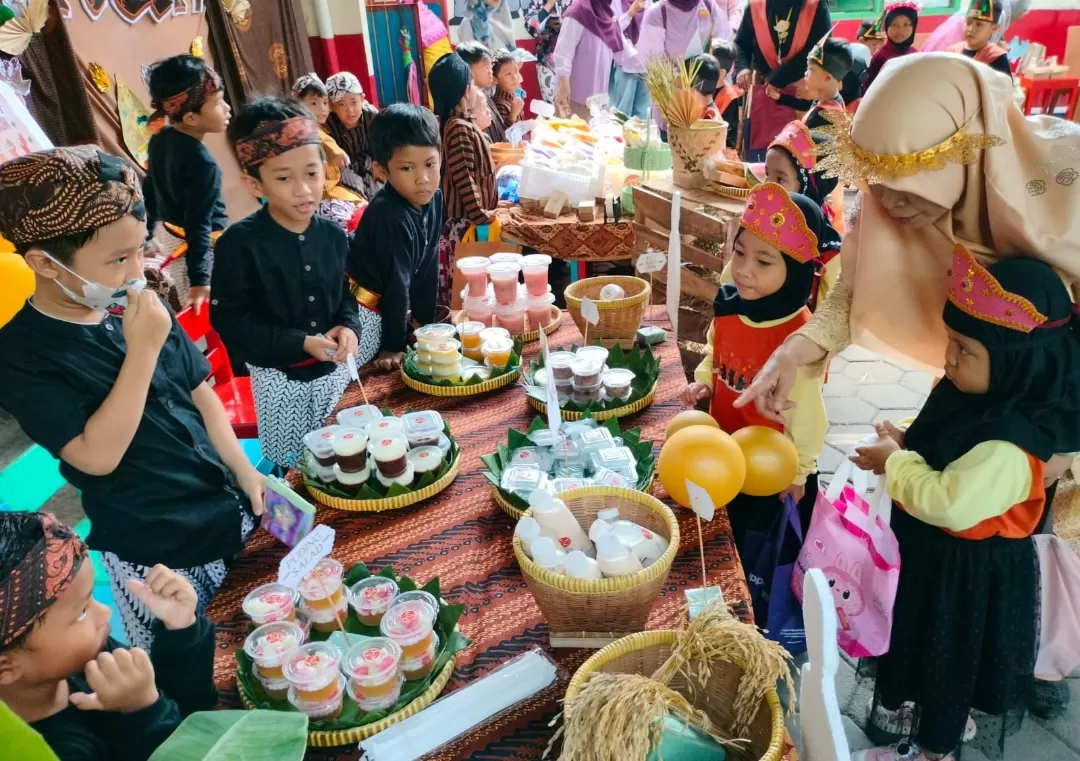   Foto: Keseruan Market Day KB-TK ABA Taruna Minomartani.  ((Devid Permana))