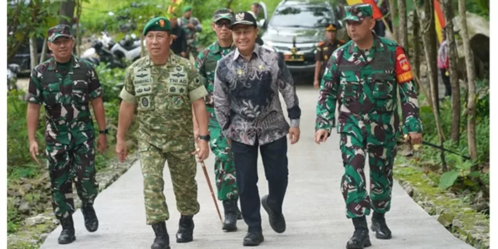 Peninjauan lokasi TMMD dalam rangkaian penutupan TMMD Reguler ke-126 Tahun 2025 Kodim 0730/Gunungkidul.