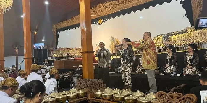 Owner D&rsquo;Gondangrejo, KP Dr H Katno Hadi SE MM MH saat launching D'Gondangrejo. 