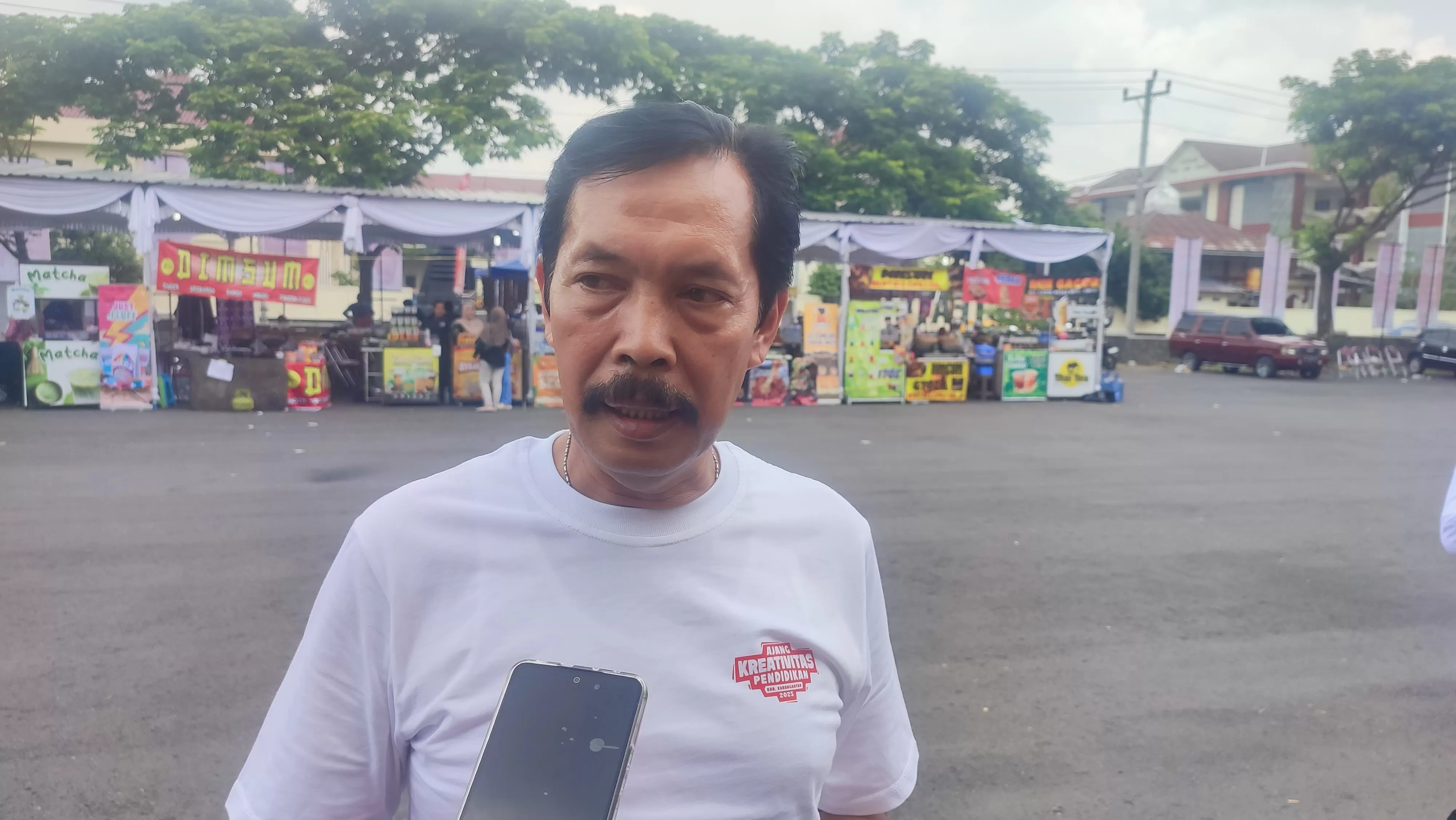 Plt Pelaksana Tugas (Plt) Kepala Dinas Pendidikan dan Kebudayaan Karanganyar, Nugroho (foto:Abdul Alim)