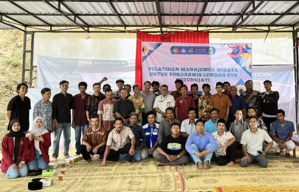 Foto: Tim PW UJB bersama Pokdarwis Lembah Oyo Kedungjati dalam kegiatan manajemen wisata. (Istimewa)