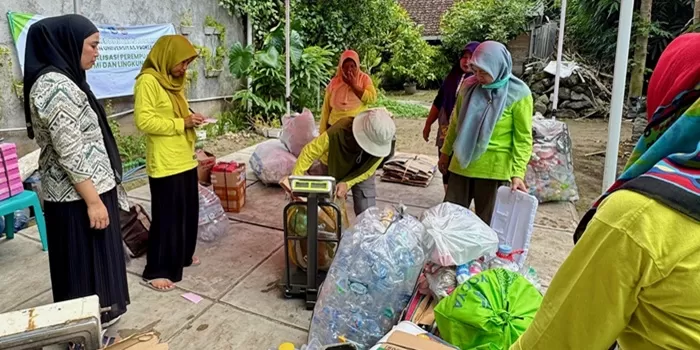 Penghitungan sampah dengan sistem digital.  