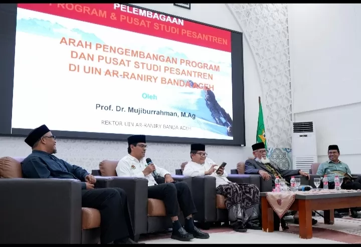 Halaqah Penguatan Kelembagaan menuju pembentukan Direktorat Jenderal (Ditjen) Pesantren Kementerian Agama RI, yang digelar di Auditorium Ali Hasjmy Aceh, Kamis (13/11/2025). (Rini Suryati)