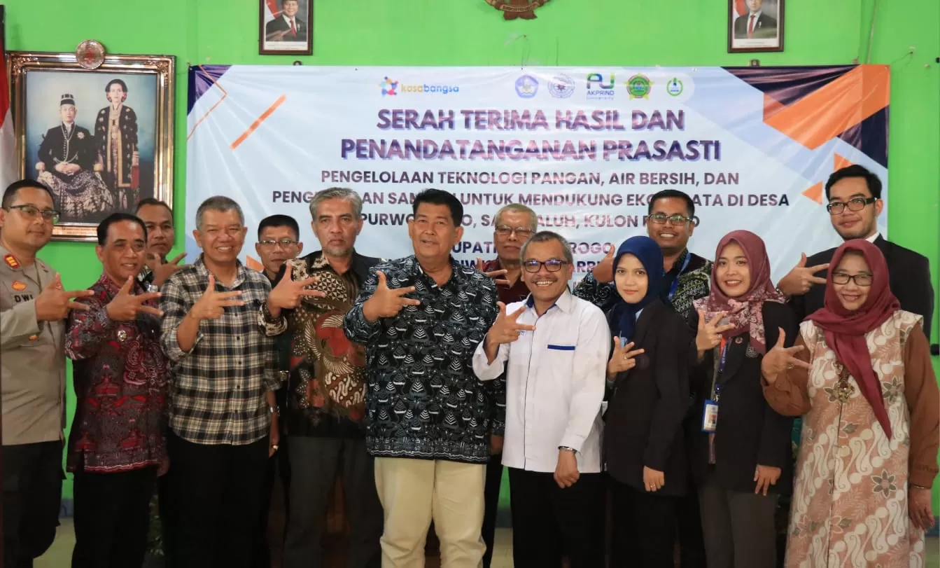 Universitas AKPRIND Indonesia bersama STIPRAM Yogyakarta melaksanakan Serah Terima Hasil Program Kosabangsa Tahun 2025 serta Penandatanganan Prasasti Program Kosabangsa di Kalurahan Purwoharjo, Kapane (Istimewa )