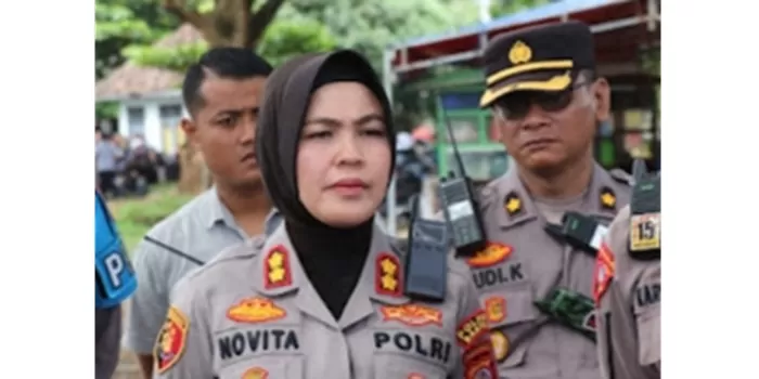 Kapolres Bantul memberi arahan kepada anggotanya.