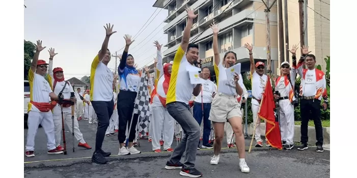 Pelepasan kegiatan jalan santai dan nordik dalam rangka hari Diabetes sedunia yang digelar Tropicana Slim di Yogyakarta.