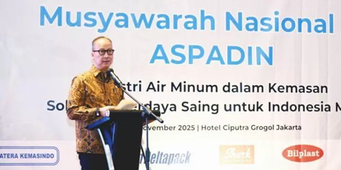 Agus Gumiwang Kartasasmita, Menteri Perindustrian Republik Indonesia saat membuka munas XI ASPADIN di Jakarta, Minggu (16/11/2025).