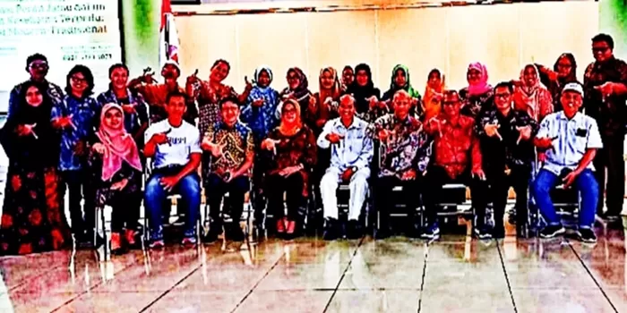 Anggota Dewan Jamu DIY bersama Yogya Husada Sehat Sejahtera. 