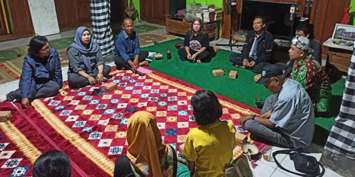 Rapat Koordinasi Obah Bareng bersama Forum Silaturahmi Sanggar Tari Klaten (FSSTK) dan para penari dipimpin oleh Kabid Kebudayaan Disbudporapar Klaten, Dr. Tri Indarti, S.Pd, M.Pd. 