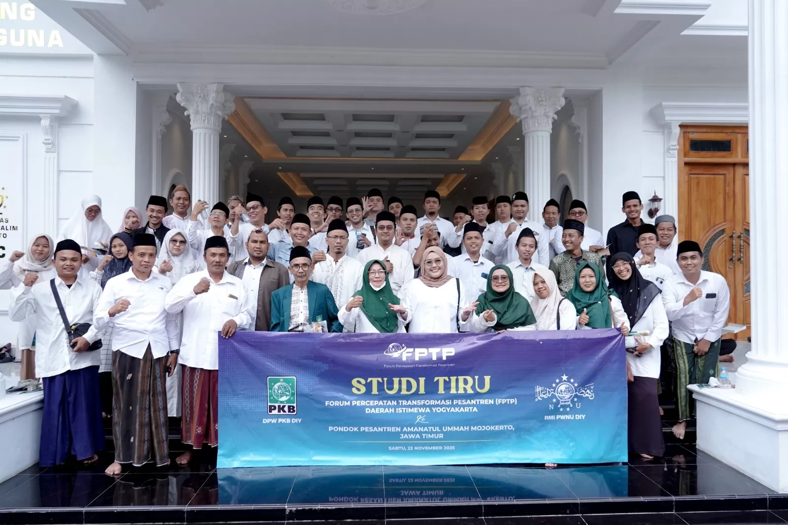 Pengasuh dan Pengelola PP se-DIY Studi Tiru ke PP Amanatul Ummah Pacet Mojokerto