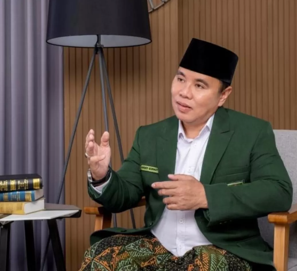 Arif Gunadi MPdI (-Dedy EW)