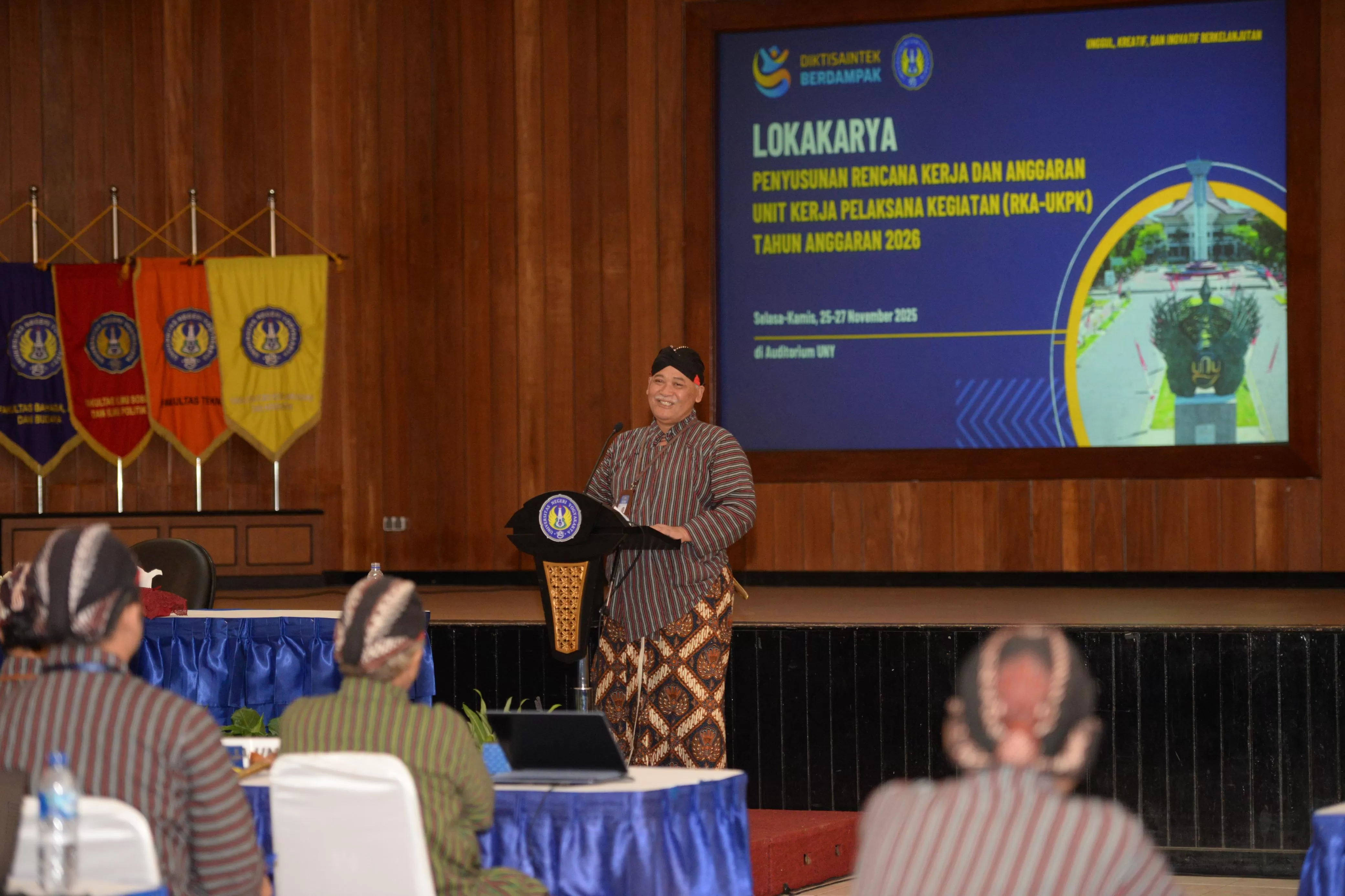 Potret acara lokakarya dalam rangka menyusun Rencana  Kerja dan Anggaran Unit Kerja Pelaksana Kegiatan (RKA-UKPK) 2025. (Dok UNY)