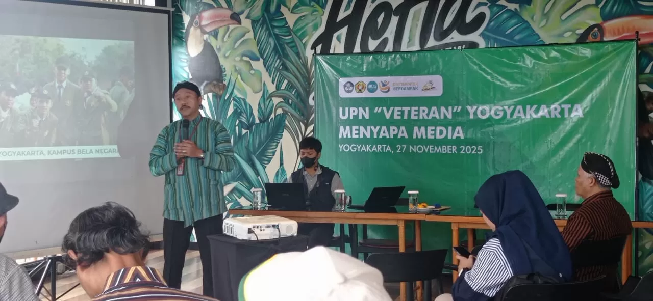  Wakil Rektor Bidang Kemahasiswaan, Alumni dan Kerja Sama Hendro Widjanarko  dalam media gathering, Kamis (27/11/2025). (Atiek Widyastuti)