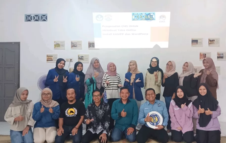  Tim PISN UNY bersama peserta dalam kegiatan pelatihan digital marketing. (Istimewa)