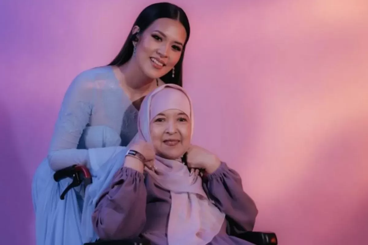 Penyanyi Raisa Andriana saat bersama sang ibunda, Ria Mariaty (Foto Instagram Raisa)