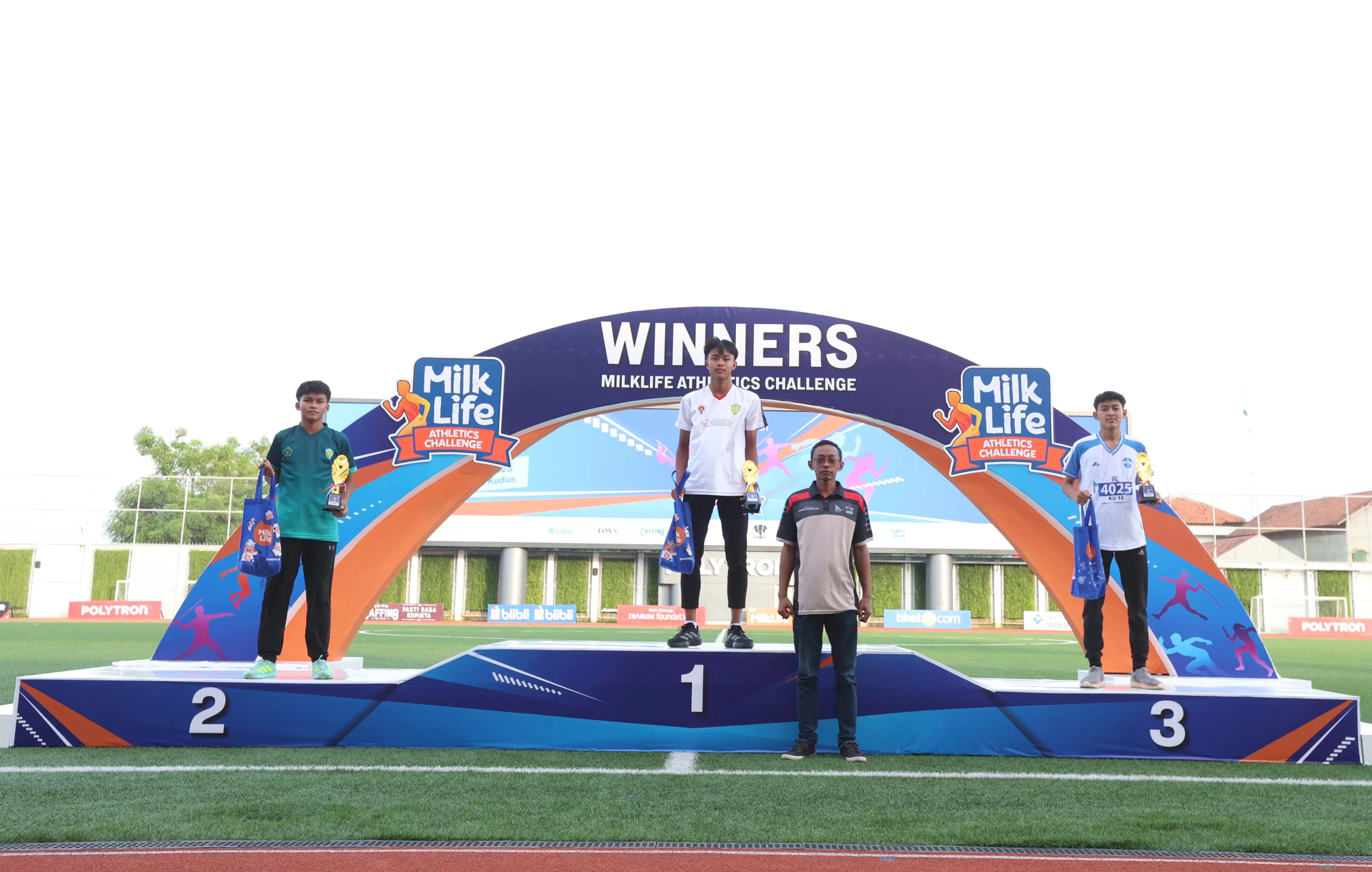 Irgi Candra Pranata, sprinter muda potensial Jawa Tengah asal SMAN 2 Bae Kudus, menyabet dua gelar juara di nomer 100 meter dan 400 meter di ajang MilkLife Athletics Challenge Seri 2- 2025 