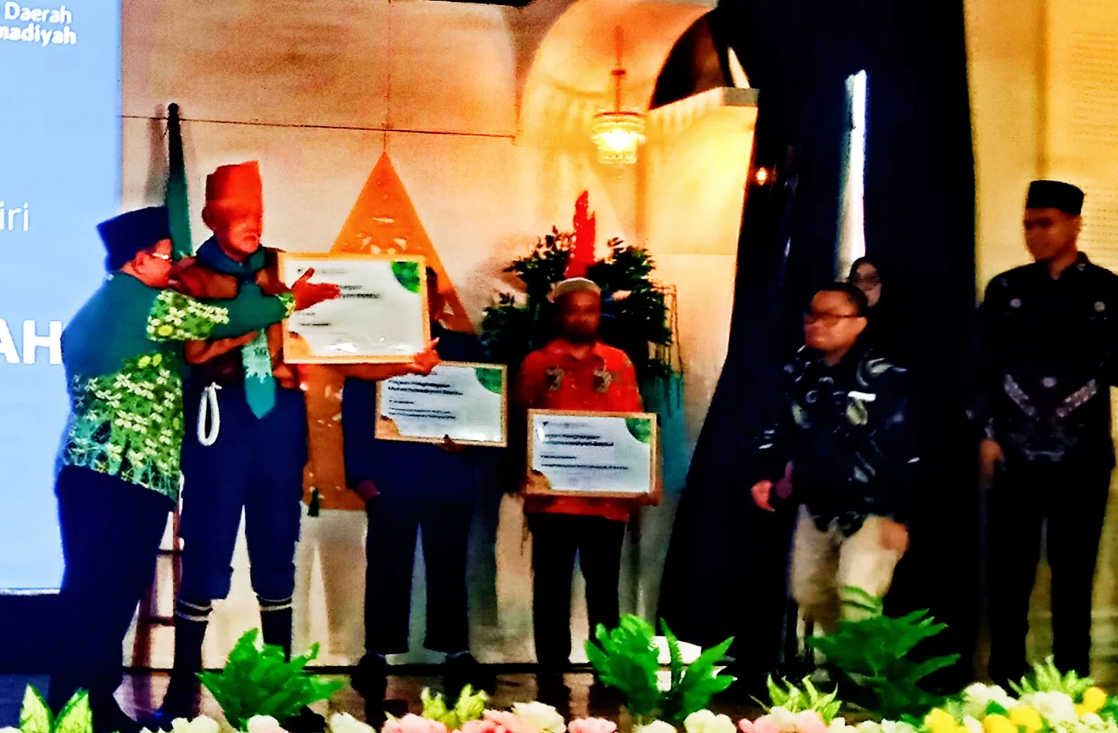 Penyerahan penghargaan kepada Kader Muhammadiyah di Bantul  (Judiman)