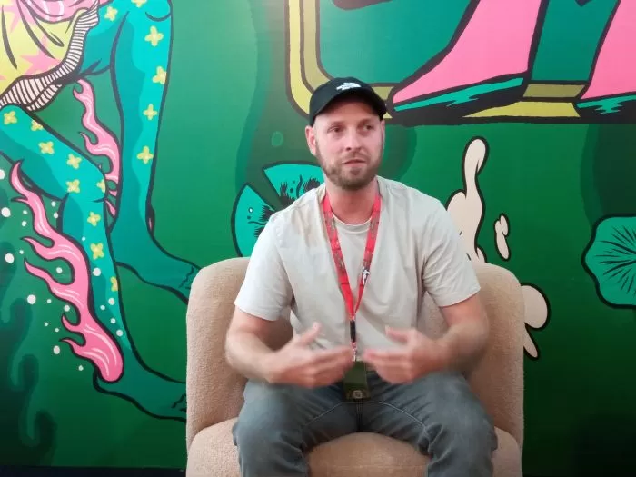 Robin Lee  Sutradara Film Four Trails  (Risbika Putri)