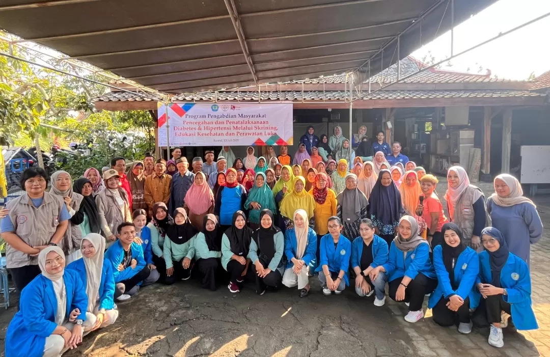 Dosen dan mahasiswa Unriyo bersama warga Nogosari dalam kegiatan pengabdian kepada masyarakat. (Istimewa)