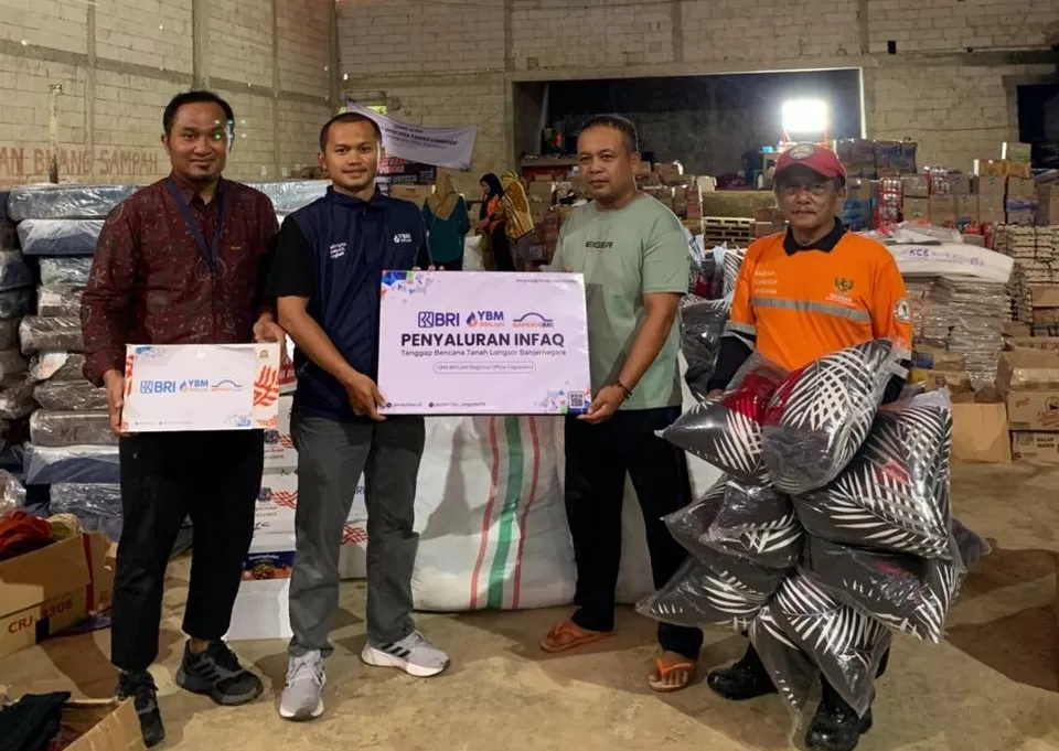 BRI BO Banjarnegara dan YBM BRILiaN kembali melakuan aksi dengan menyalurkan berbagai kebutuhan mendesak bagi warga terdampak di titik pengungsian tahap 2 (Foto: Istimewa)