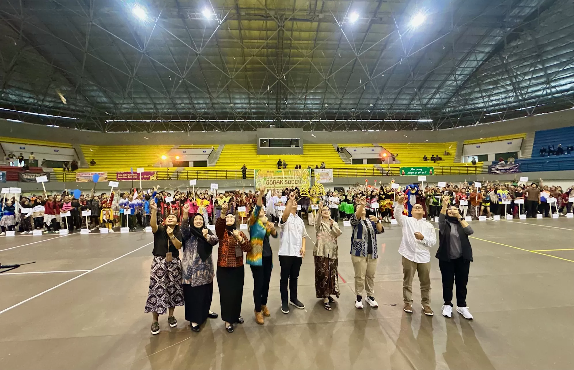 Momen pembukaan DODOLANAN di GOR Amongraga (Harminanto)