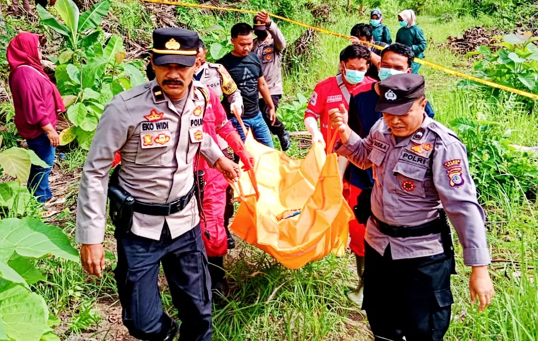 Evakuasi mayat korban di Bongsing Pajangan (Judiman)