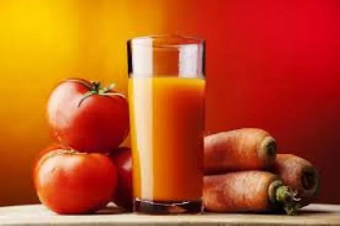 Jus tomat dan wortel yang kaya akan vitamin dan baik untuk tubuh. (Sumber foto: Hello Sehat)