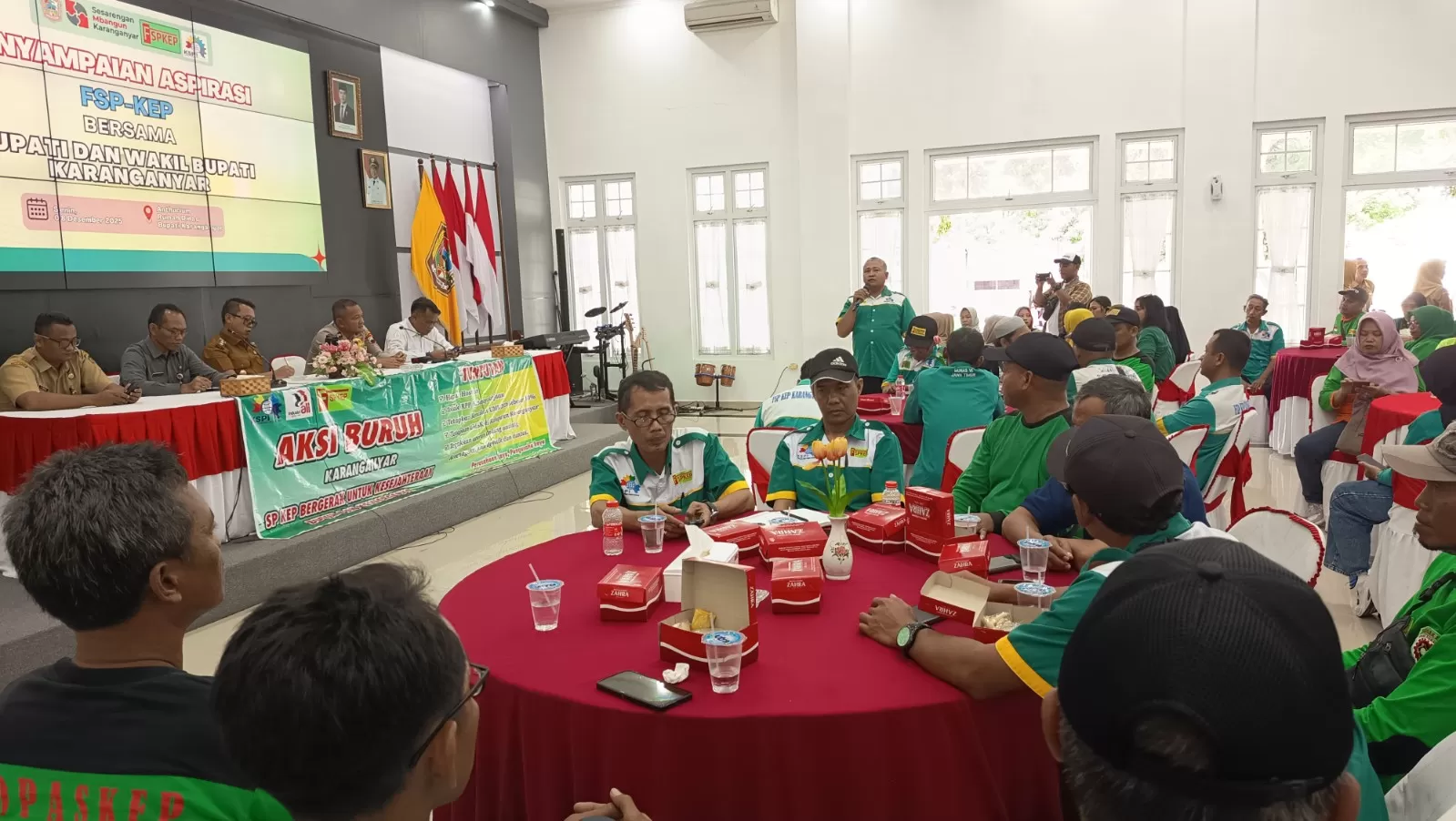    audiensi serikat buruh    ((Foto:Abdul Alim) )