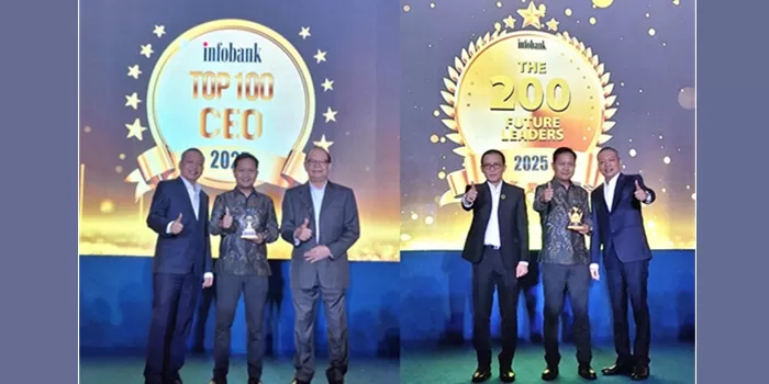  Dua Direksi Bank BPD DIY menerima penghargaan secara bersamaan dari Infobank.