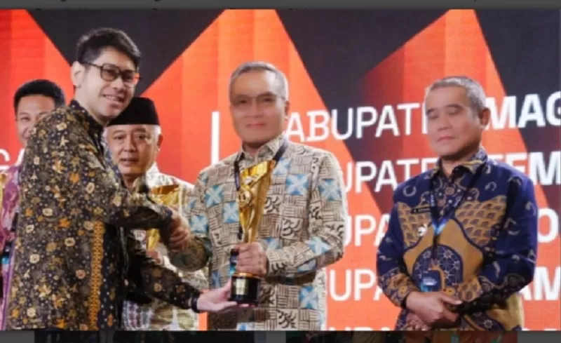 Istimewa. Bupati Bantul menerima penghargaan IGA ,2025