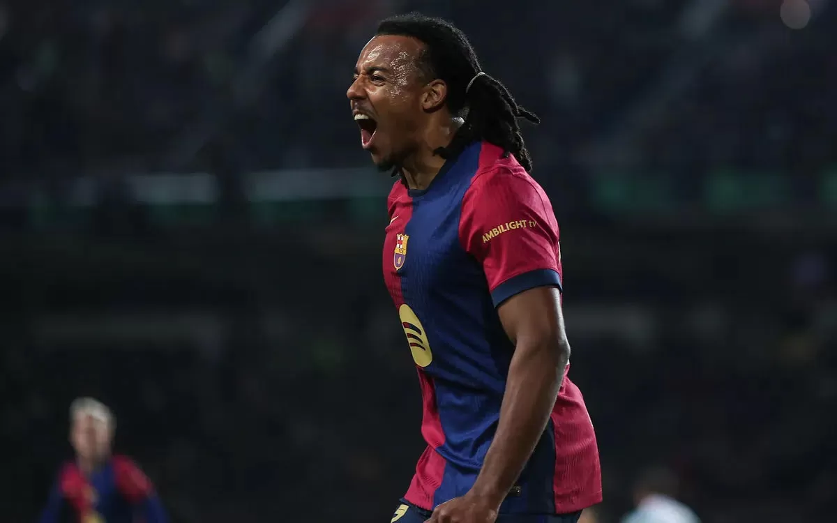  Jules Kounde, bek Barcelona yang berkebangsaan Prancis, yang mampu membawa Barcelona menang atas Frankfurt lewat 2 golnya (. (Sumber foto: Barcelona F.C))