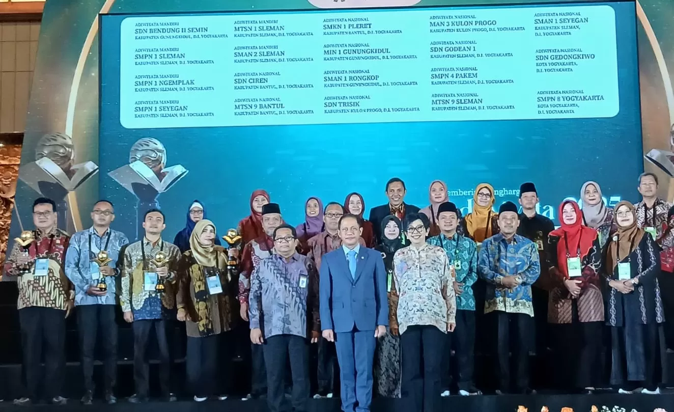 Para penerima penghargaan Sekolah Adiwiyata Nasional 2025. (Foto: Istimewa)