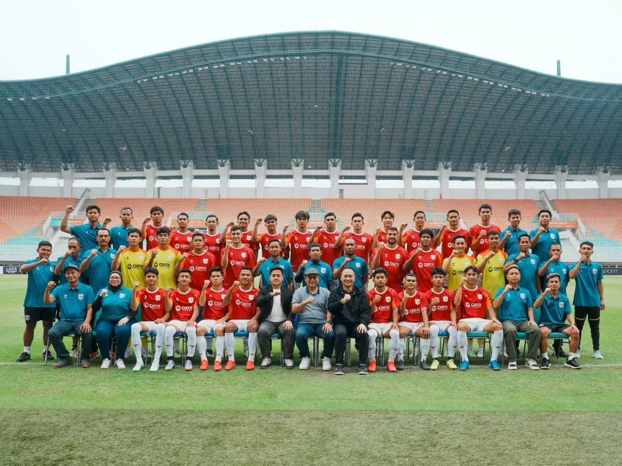 DWS saat berfoto bersama tim Garudayaksa FC (Ist)