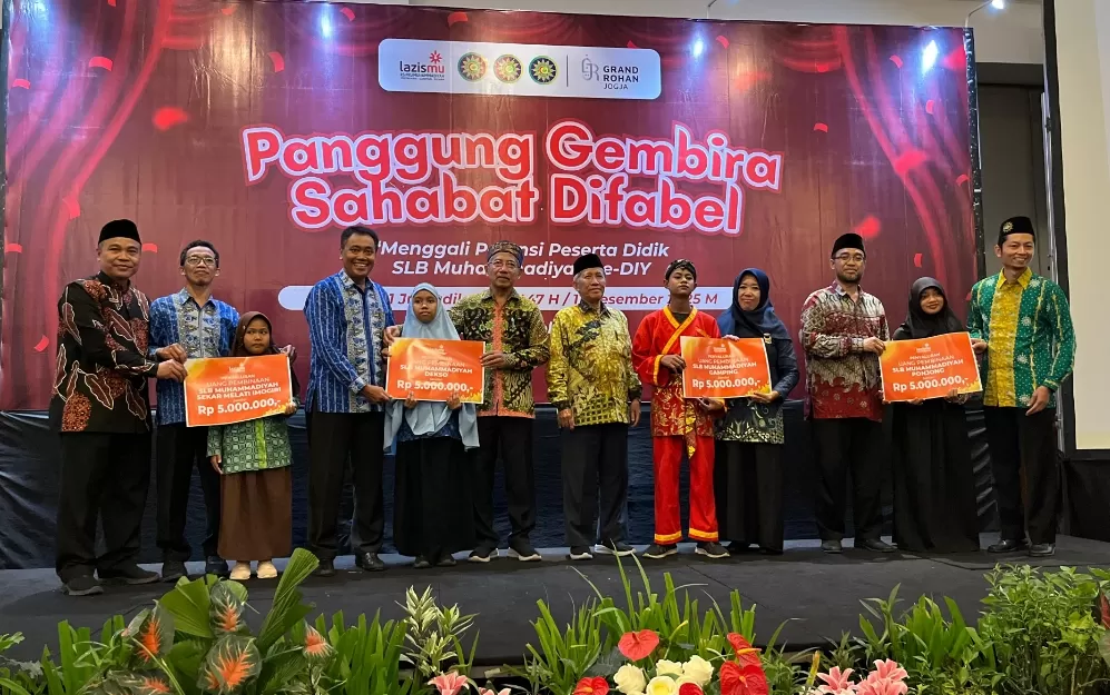 Foto: Pemberian penghargaan kepada peserta didik penyandang disabilitas berprestasi. (Istimewa)