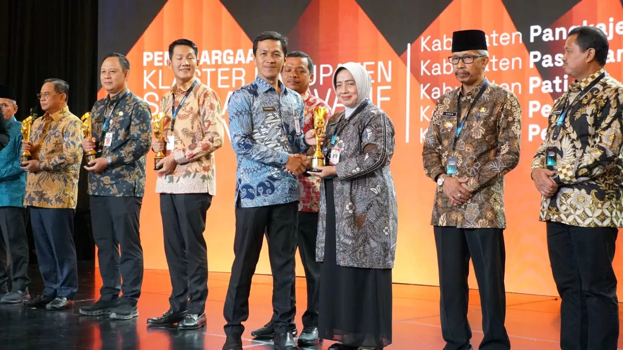 Penghargaan  IGA 2025 Purworejo sebagai Kabupaten Sangat Inovatif saat diterima Bupati Purworejo Hj Yuli Hastuti SH di Jakarta. (Ist)