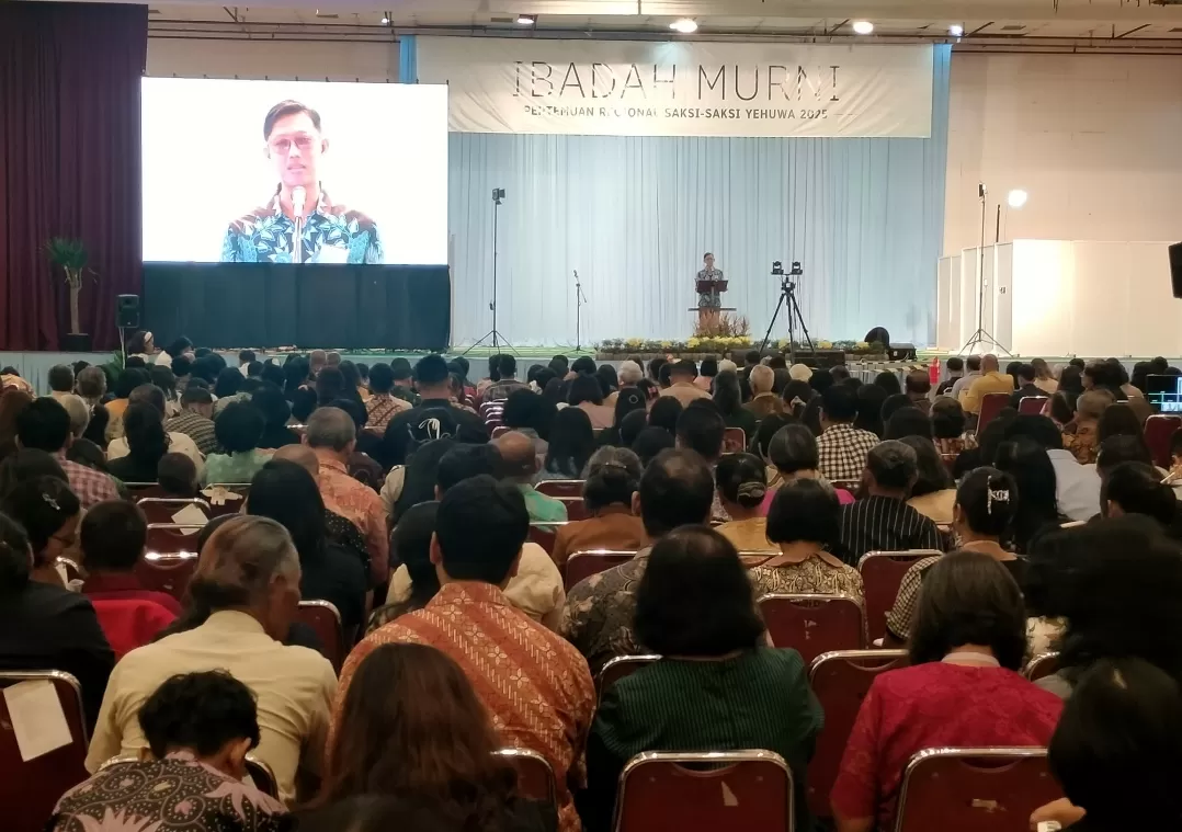 Ribuan jemaah mengikuti Pertemuan Regional Saksi-Saksi Yehuwa Tahun 2025 bertajuk Ibadah Murni di Yogyakarta. (Devid Permana)