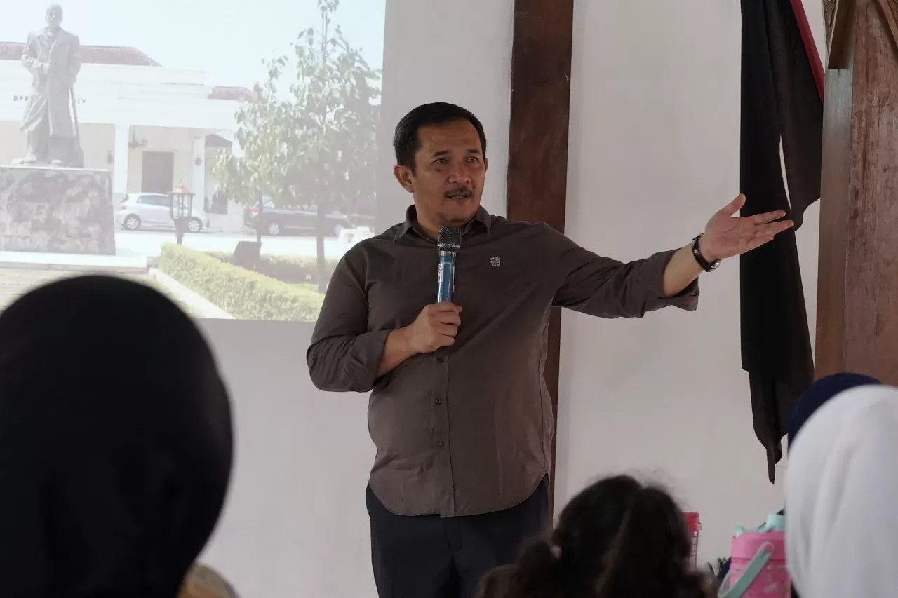 Eko Suwanto saat pemaparan tentang pentingnya data penduduk yang akurat (Foto Dokumen)