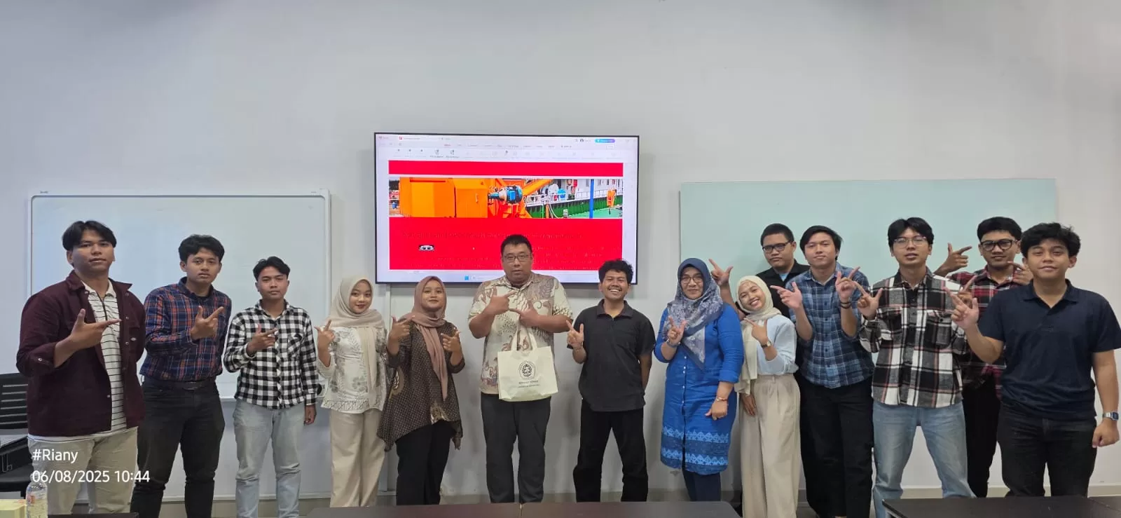 Pakar dari Cina (tengah) saat di SV Undip