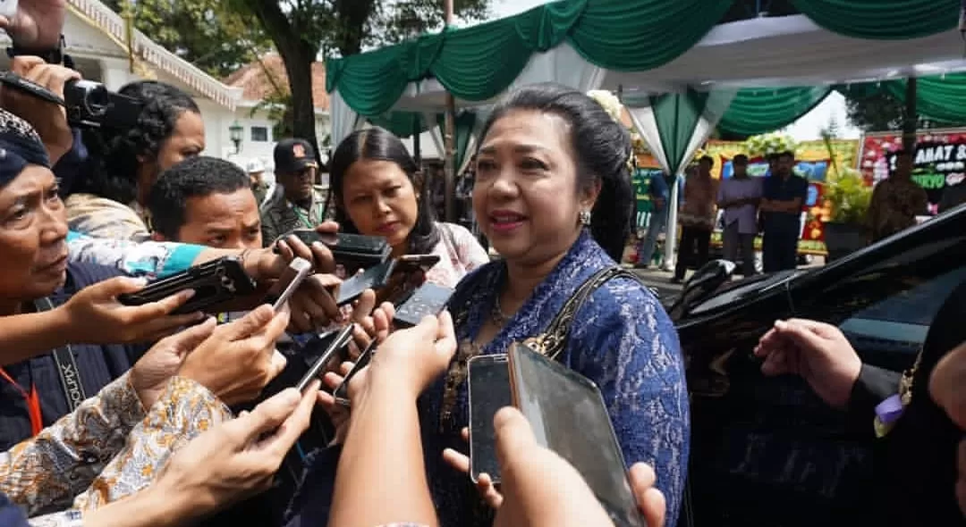 GKR Moeng saat wawancara dengan wartawan ( (Foto: Instagram GKR Koes Moertiyah). )