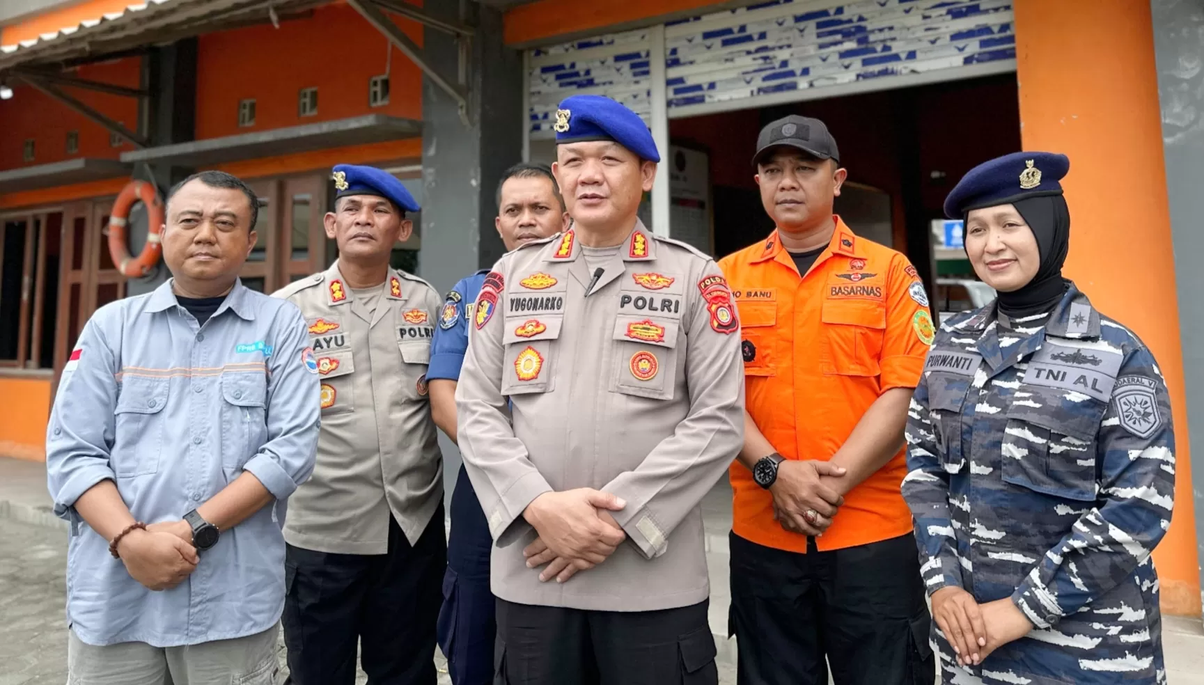 KR-Sukro Riyadi.  Dirpolairud Polda DIY Kombes Pol. P. Yugonarko, S.I.K (depan)  bersama stakeholder usai menggelar rapat koordinasi.