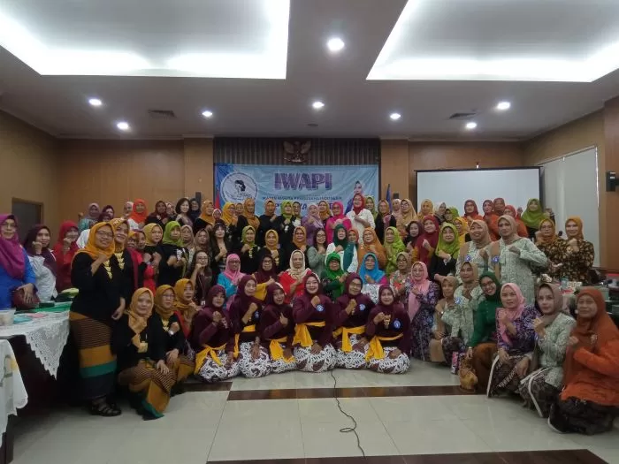 Kegiatan Hari Ibu 2025 oleh IWAPI DIY   (risbika putri)