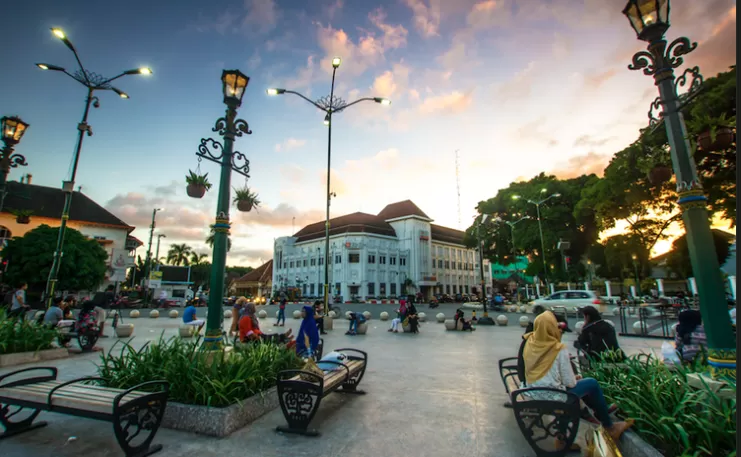 (Suasana jalan Malioboro saat malam hari/shutterstock)