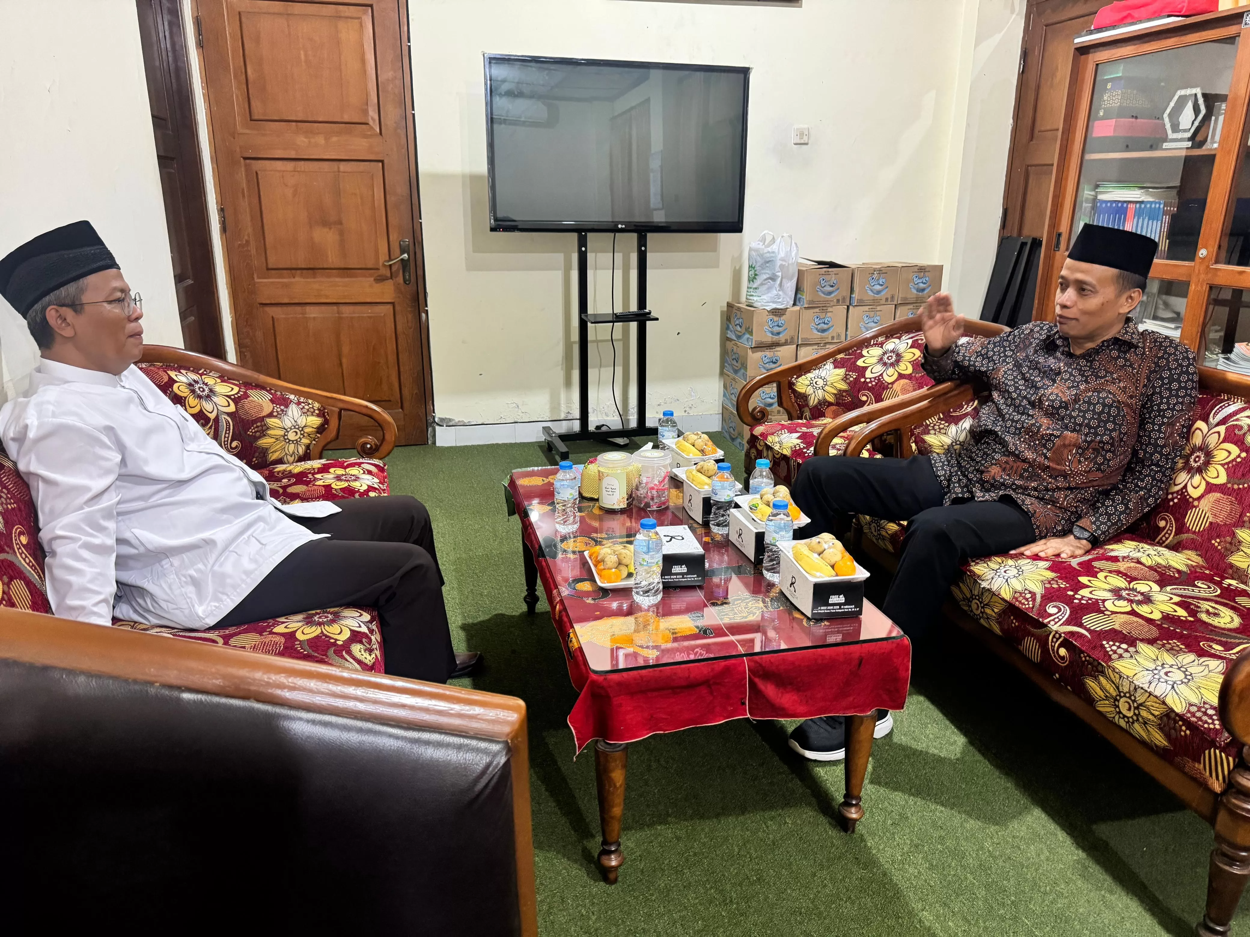  Pertemuan antara Umaruddin Masdar dengan Ketua PWM DIY Muhammad Ikhwan Ahada. (Istimewa)