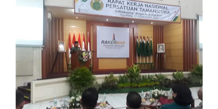 Suasana ketika Mendikdasmem Abdul Mu'ti memberikan sambutan.