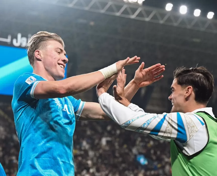 Striker Napoli pinjaman dari MU, H&oslash;jlund, merayakan golnya (Foto: Instagram @officialsscnapoli). 