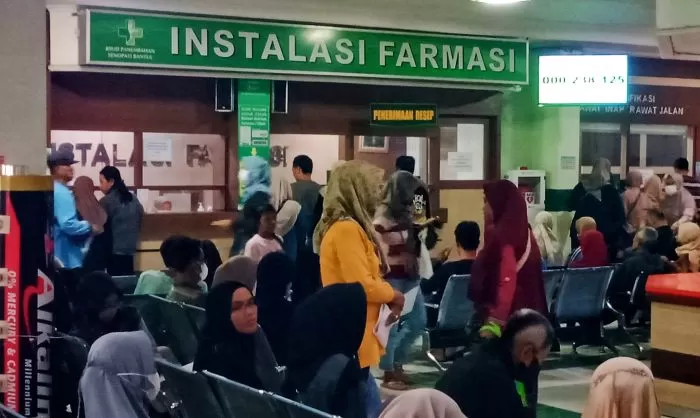 Direktur RSUD Panembahan Senopati Bantul dr Atthobari memberi penjelasan kepada wartawan (Judiman)