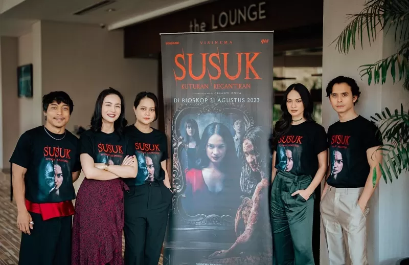 Para artis yang terlibat dalam film Susuk: Kutukan Kecantikan.  (FOTO: Kiriman Sarah Anna Wahyuni Limbeng)